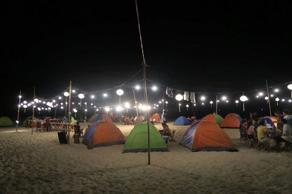 Khung cảnh căm trại về đêm tại Cảnh Dương Beachcamp