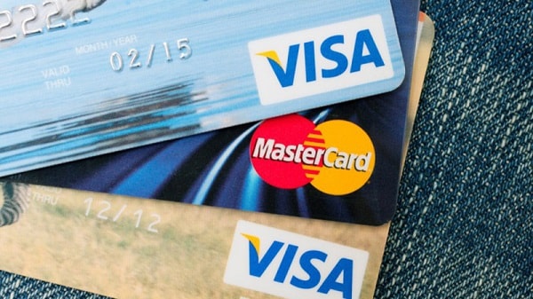 Chuẩn bị thẻ Visa và Master Cad phải luôn có sẵn tiền để thanh toán