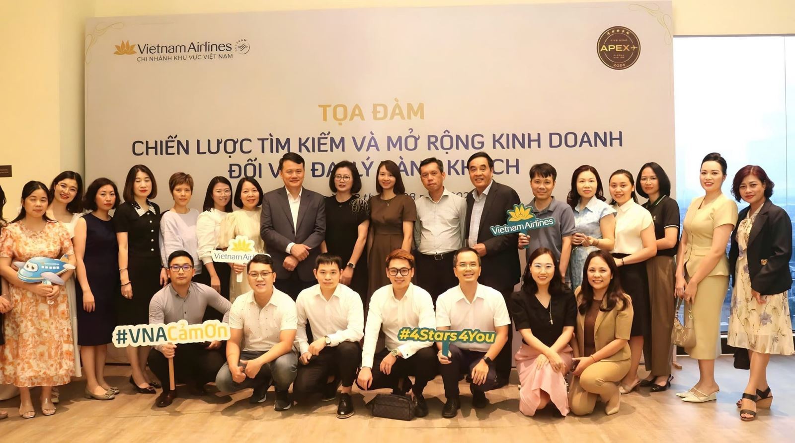 Nam Thanh Travel: Vinh danh Top 4 đại lý xuất sắc của Vietnam Airlines nửa đầu năm 2024