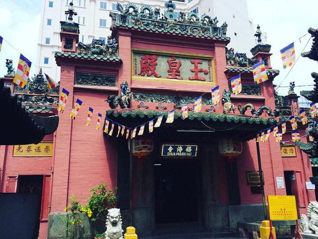Chùa Ngọc Hoàng là ngôi chùa linh thiêng nên đi lễ dịp đầu năm tại Sài Gòn