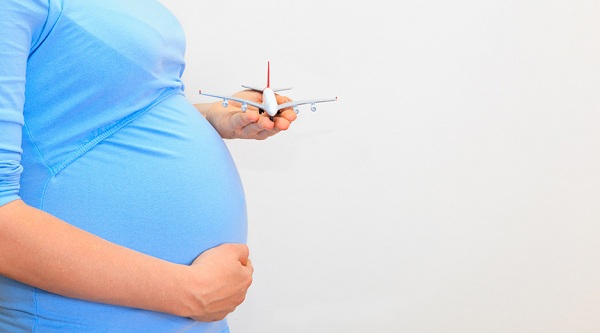 Quy định đi máy bay đối với phụ nữ mang thai bạn cần biết