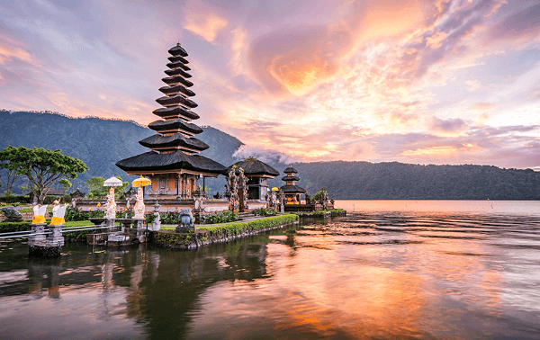 Du lịch Bali Indonesia - Bay tới Denpasar