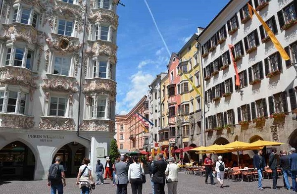 Đặt vé máy bay đi Áo tham quan Innsbruck Altstadt
