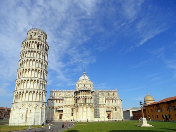 Đặt vé máy bay đi Italya ngắm tháp nghiêng Pisa