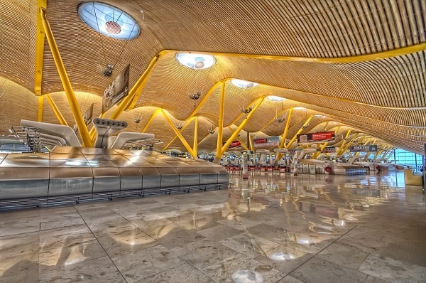 Kiến trúc bên trong sân bay Quốc tế Madrid Barajas